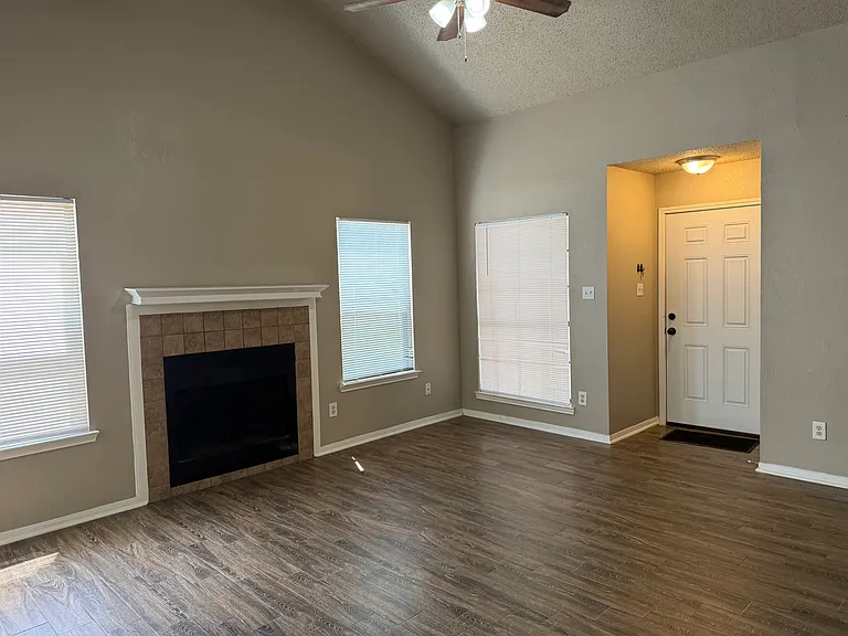 3208 Green Valley Dr — Photo 3