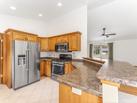 5th image of 8601 Oak Park Cir