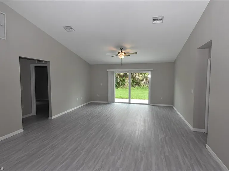 1544 Waldorf Dr — Photo 8