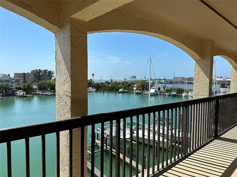 12500 Capri Cir N #401 — Photo 30