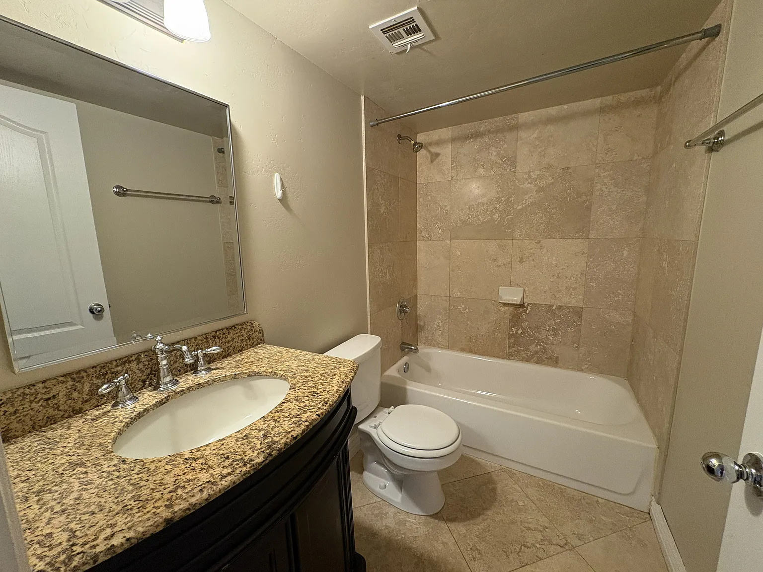 2 bed, 805 sqft, $1,700 — Photo 2