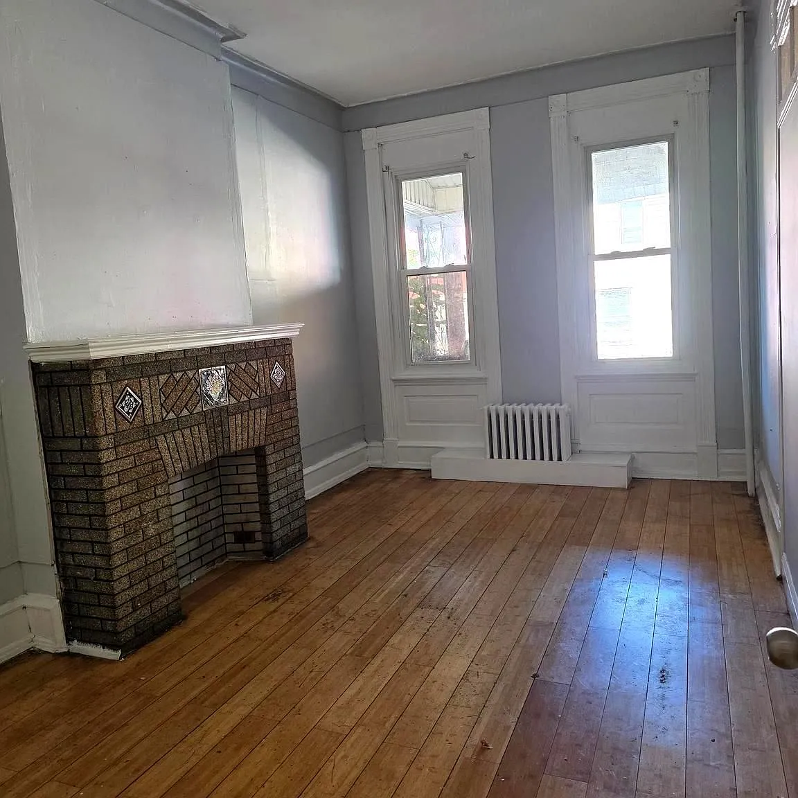 6 bed, 2340 sqft, $2,500 — Photo 2