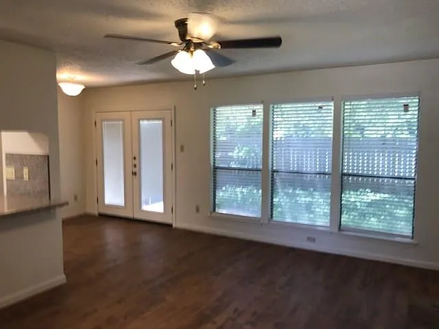 2 bed, 1.5 bath, 2188 sqft, $1,700 — Photo 3