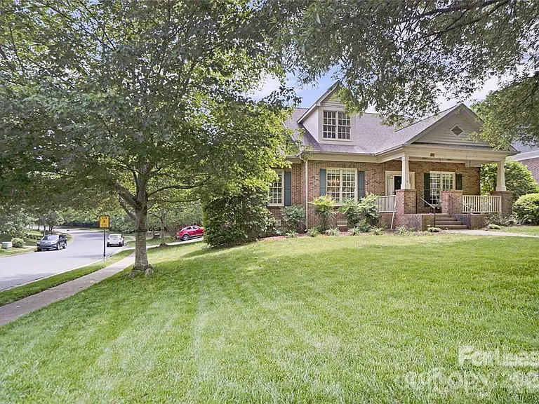 112 McConnell Dr — Photo 4