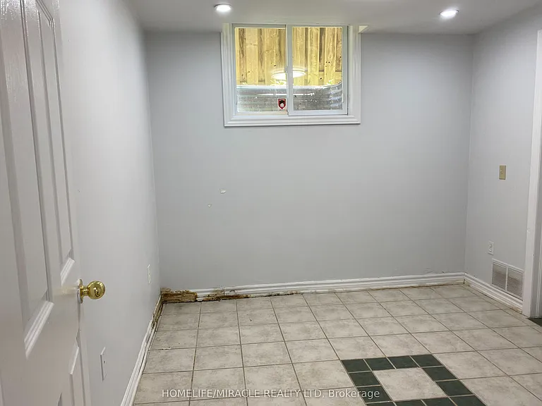 204 Delaney Dr #BASEMENT — Photo 2