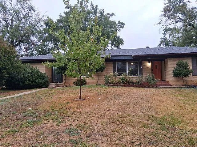 3 bed, 2.0 bath, 1819 sqft, $1,800 — Photo 1