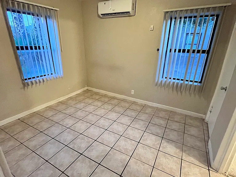 2620 N Stone Ave #2 — Photo 8