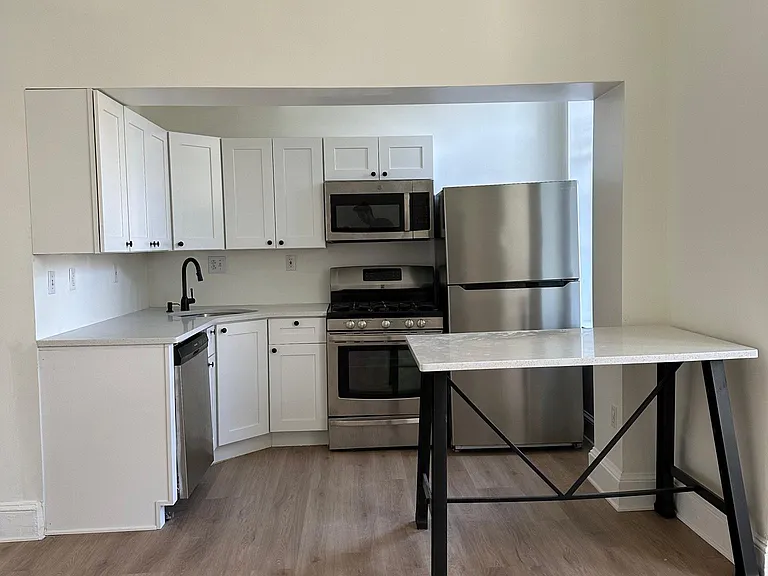 101 Rochelle Ave #2 — Photo 2