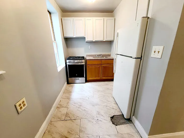 636 Howard Ave #4 — Photo 1