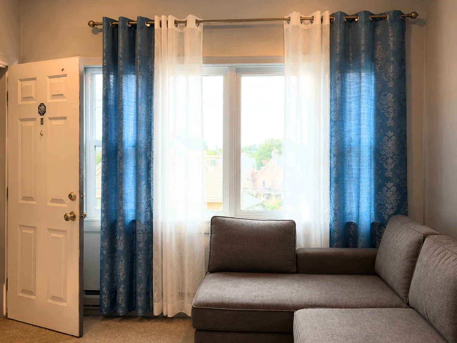 1 bed, $2,000 — Photo 1
