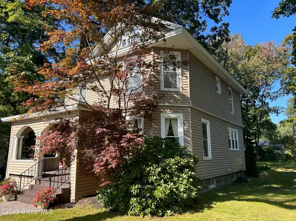 25 Ray St, Niskayuna, NY 12309