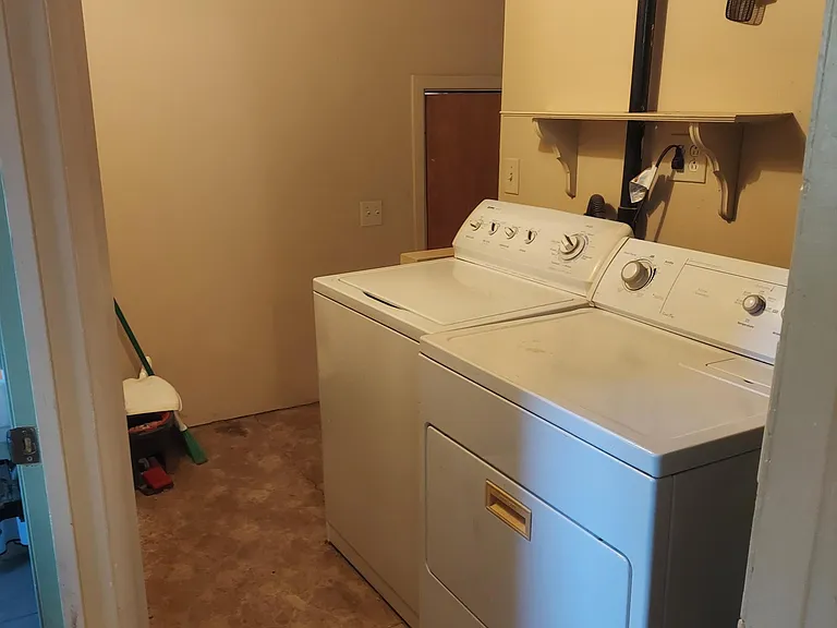 196 N 200 E — Photo 13