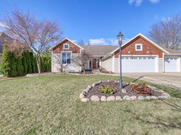 744 Laureate DRIVE, Pewaukee, WI 53072
