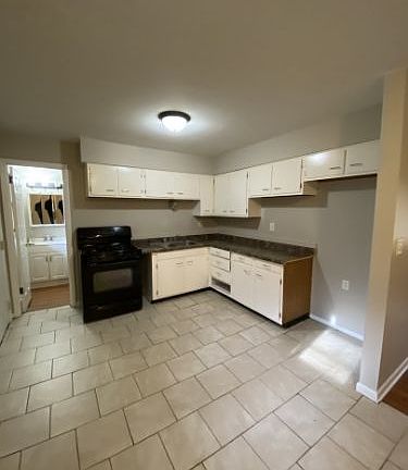 5th image of 1422 Iris Ave