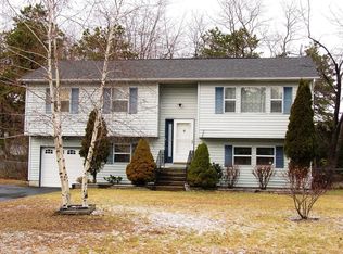 21 Pitch Pine Rd, Albany, NY 12203