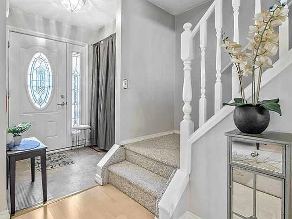 5th image of 216 Royal Ave S #B
