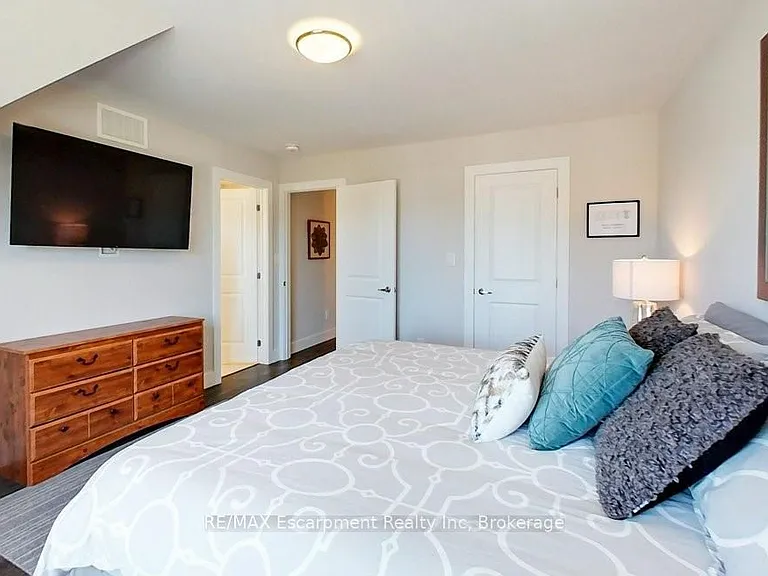 212 Courtland St — Photo 20