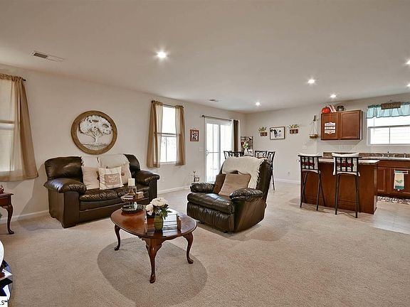 5th image of 131 Portchester Ln
