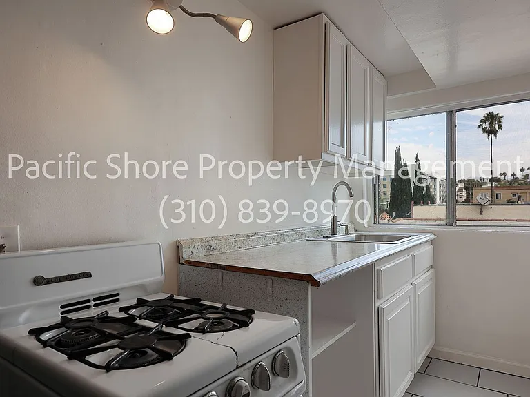 230 Bonnie Brae Apartments — Photo 8
