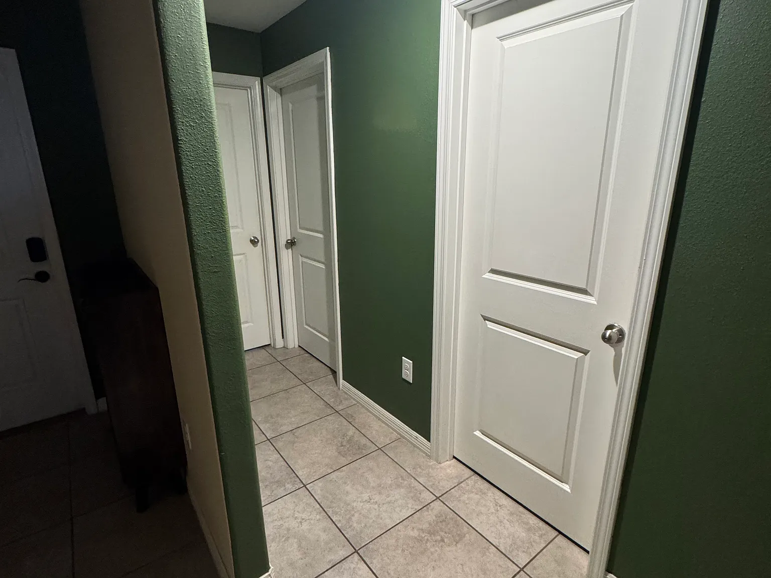 4 bed, 1899 sqft, $2,200 — Photo 3