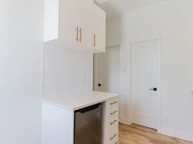 845 Champlain St — Photo 57