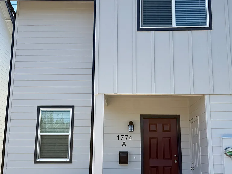 1744 Friendly St — Photo 1