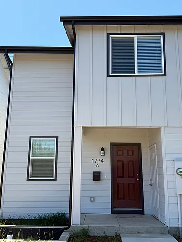 1744 Friendly St Photo 1