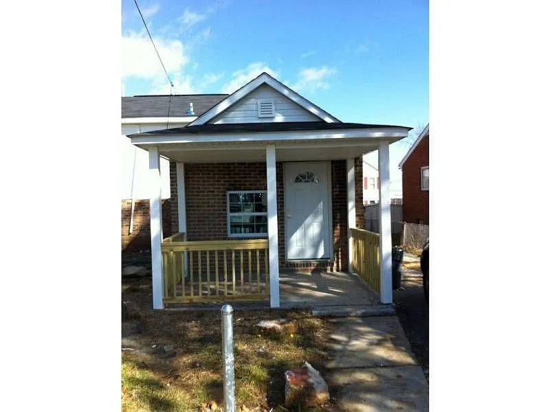 4806 Heath St photo 1