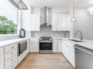 426 SW B St, Bentonville, AR 72712