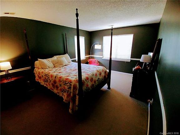 5th image of 6004 Carriage Oaks Dr
