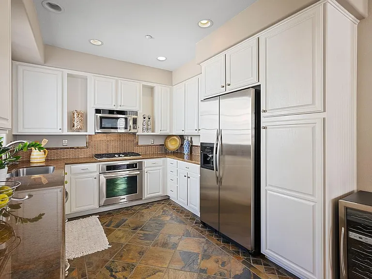 325 Casselino Dr — Photo 5
