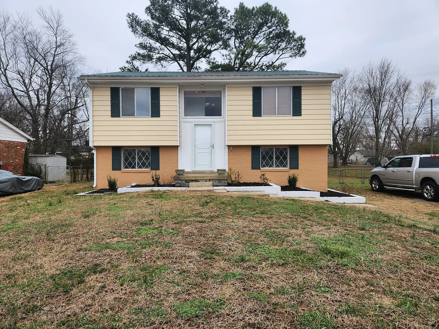 5 bed, 1720 sqft, $1,700 — Photo 1