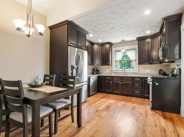 10 Fields Ct Unit 10, Melrose, MA 02176