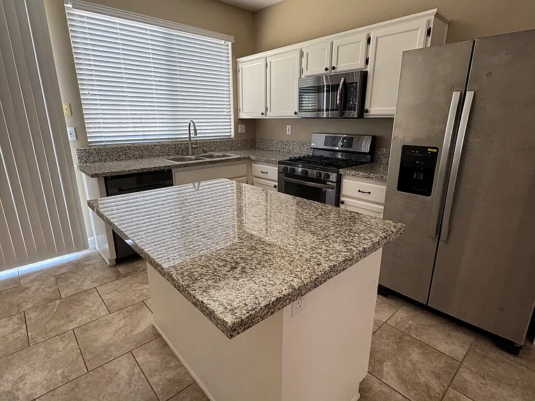 901 Ross Dr — Photo 9