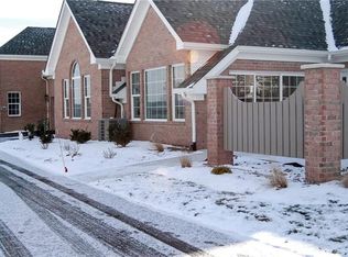 Building 403 Parkwood Pointe Dr #C, Moon/Crescent Twp, PA