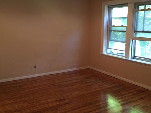 4th image of 7925 S King Dr