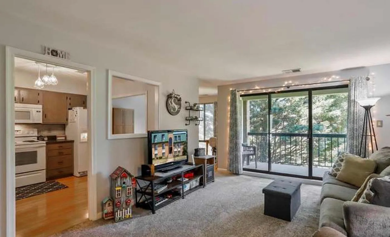 1032 Brinker Dr — Photo 3