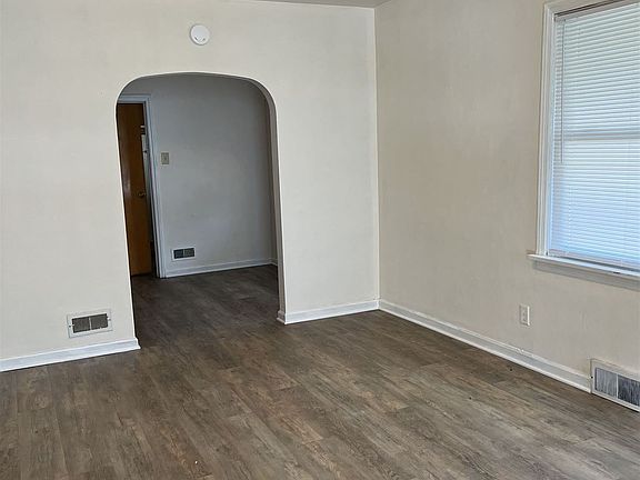 2nd image of 619 Lincolnway E #4