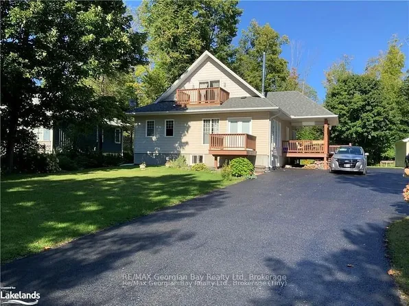 139 Trout Ln, Tiny, ON L9M 0J1