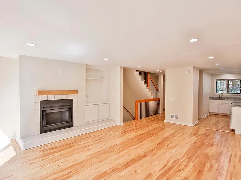 5 Dunvegan Woods — Photo 1