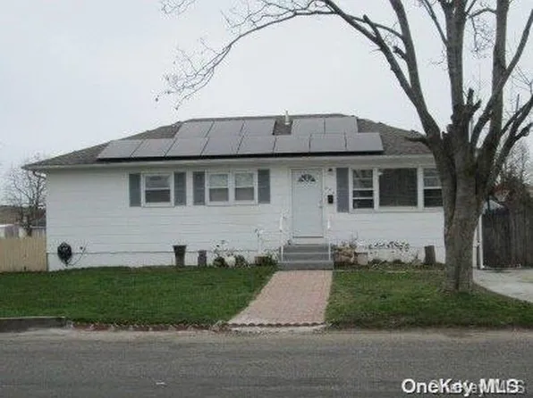 280 Cedar Court, Copiague, NY 11726