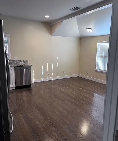 2820 T St #202 — Photo 4