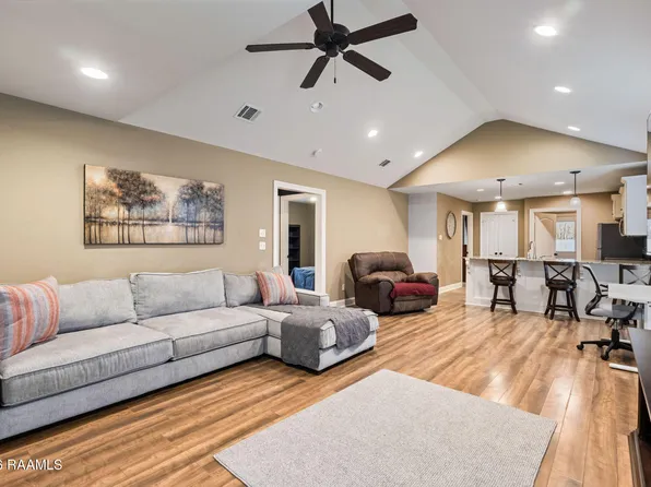 122 Acacia Ln, Abbeville, LA 70510