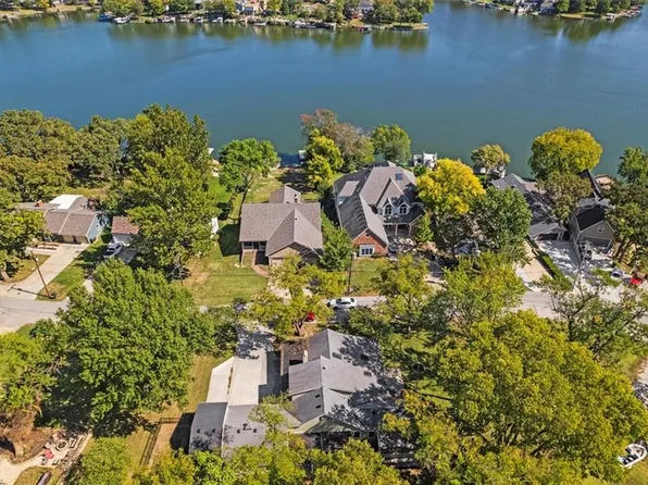 168 Anchor Dr, Lake Tapawingo, MO 64015