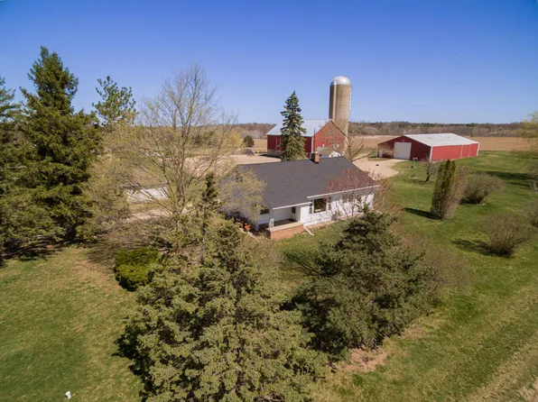 N992 Midway Rd, Hortonville, WI 54944