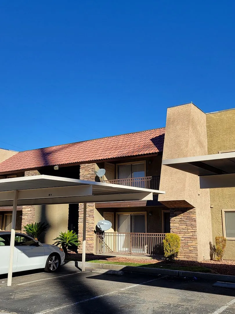 Bella Villa Guard Gated Condo — Photo 1