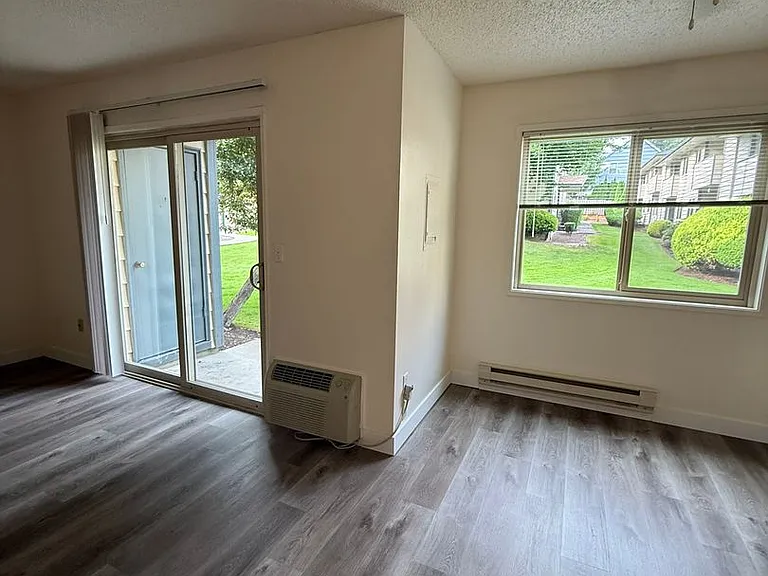 LAURELWOOD ESTATES — Photo 12
