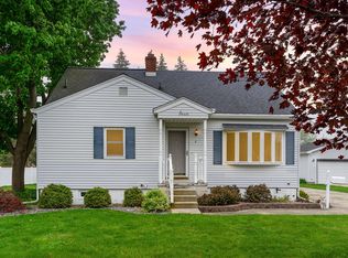 4 Franklin Ct, Essexville, MI