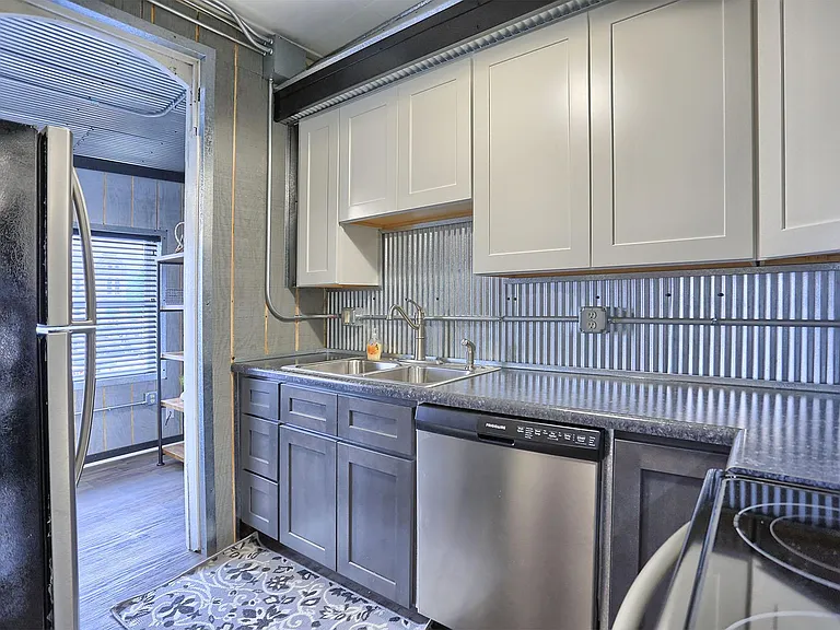 120 W Market St #A — Photo 5