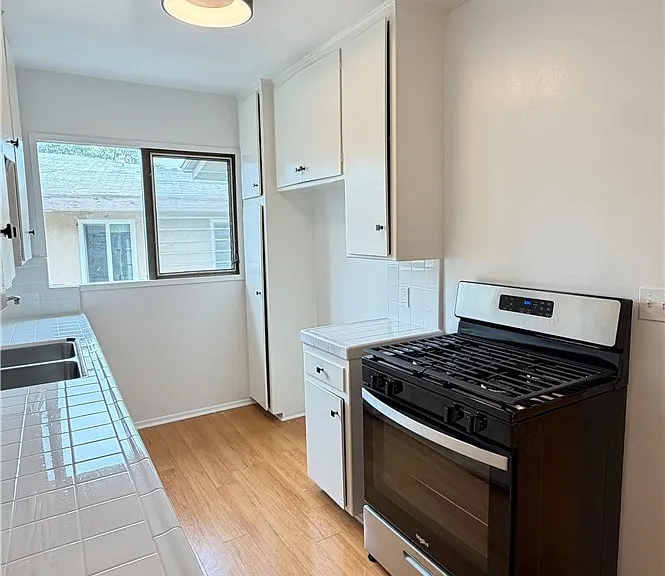 919 N Orange Grove Ave #6 — Photo 9